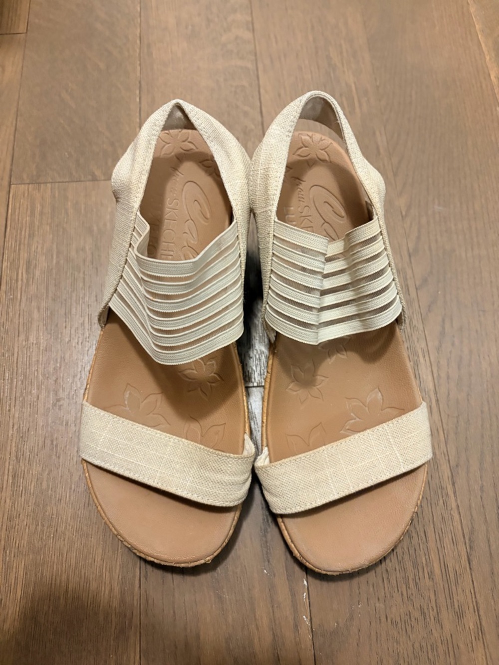 Sketchers memory foam Cali Beverlee Women's Elastic Strap Sandals - Cream/Tan